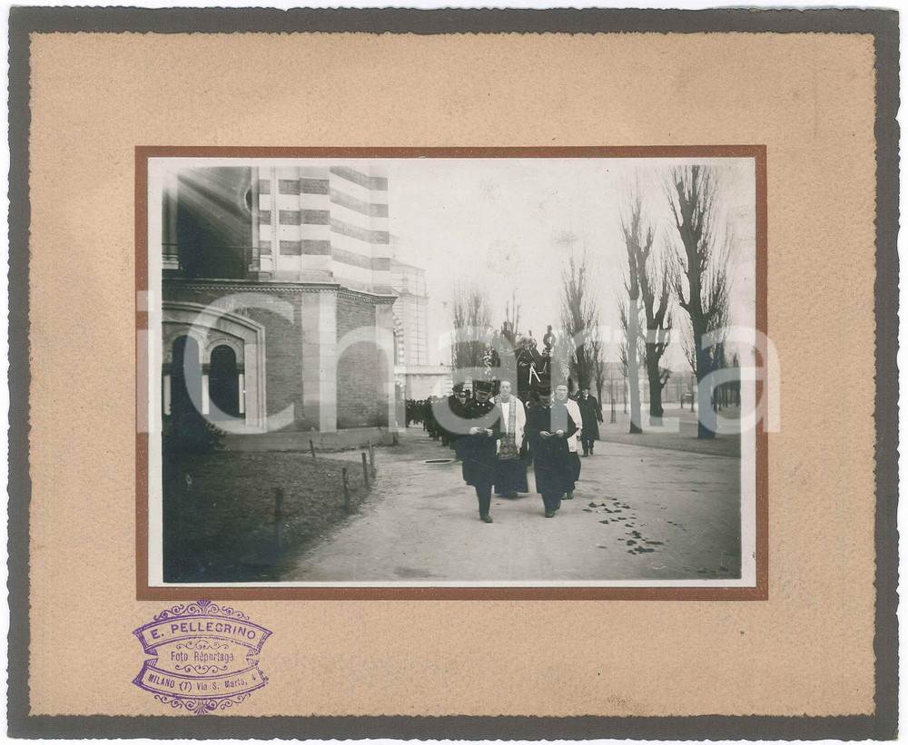 Fotografia d epoca originale 1915 ca MILANO Corteo funebre  Cimitero Monumentale 2 Foto E. PELLEGRINO 1
