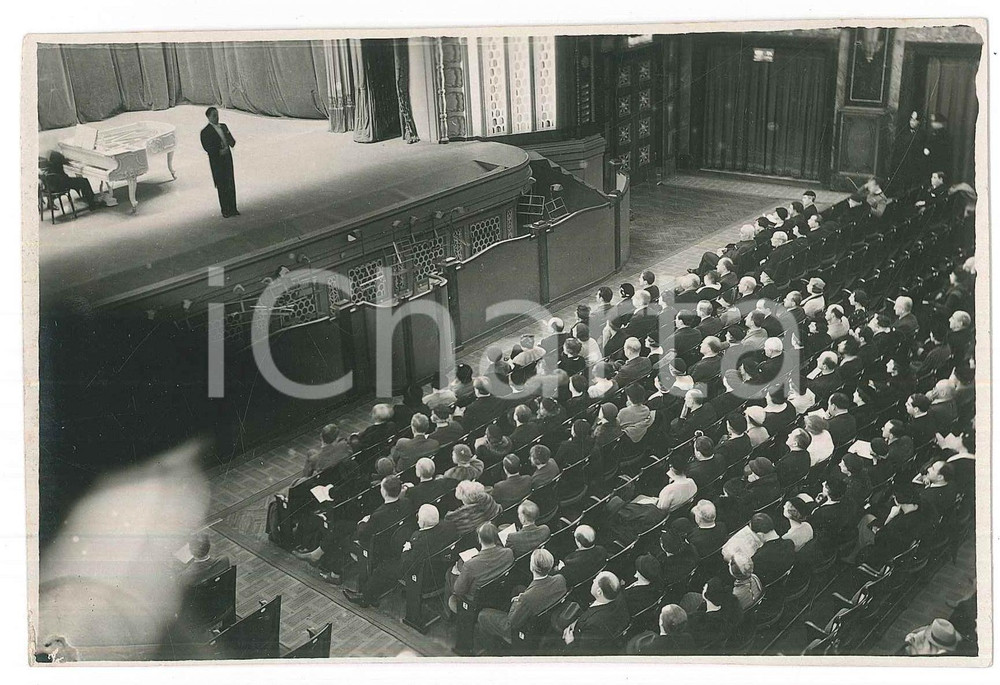 1930 ca ITALIA LIRICA Cantante in concerto a teatro - Foto COSTUME 10x15 cm Fotografia originale d'epoca. CONDIZIONI:FAIR/discreto piccoli difetti di stampaFORMATO: 10x15 cm originale e autentica 1
