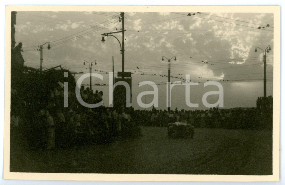 Fotografia d epoca originale 1946 VENEZIA 1° Circuito del Lido  Folla assiste al passaggio di un auto Foto 1