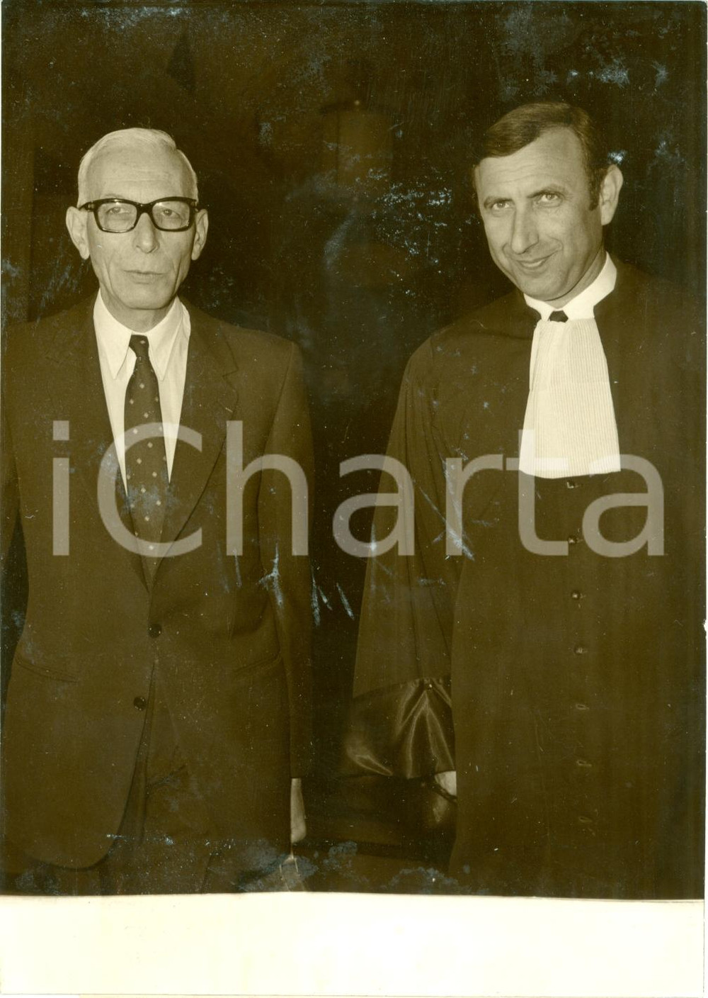 Fotografia d epoca originale 1967 PARIS Procureur TOUBAS et Maitre BENATAR au procès BEN BARKA Fotografia 1