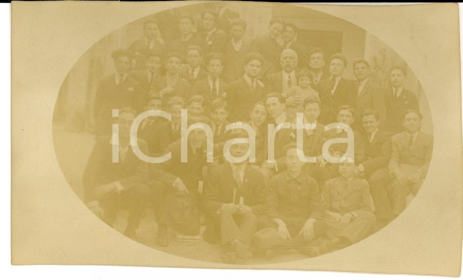 Fotografia d epoca originale 1923 ALESSANDRIA Studenti classi prime con il prof. ROCCO e bambina Foto 1