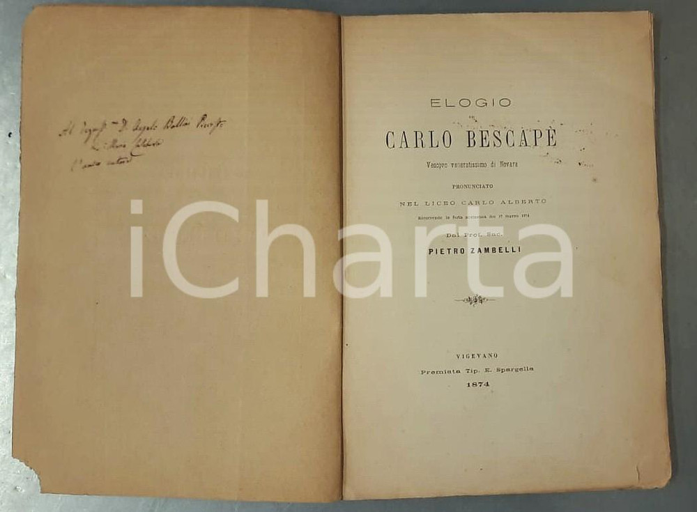 1874 Pietro ZAMBELLI Elogio di Carlo Bescapè vescovo Novara - invio AUTOGRAFO Pubblicazione originale d'epoca, con copertina in carta.Invio autografo all'interno.PAGINE: 39EDITORE: Vigevano - Tip. Spargella CONDIZIONI:POOR/danneggiato lieve piegatura angolare che interessa tutto il volume; mancanza angolare in copertina e al frontespizioFORMATO: 17x24 cm originale e autentica 1