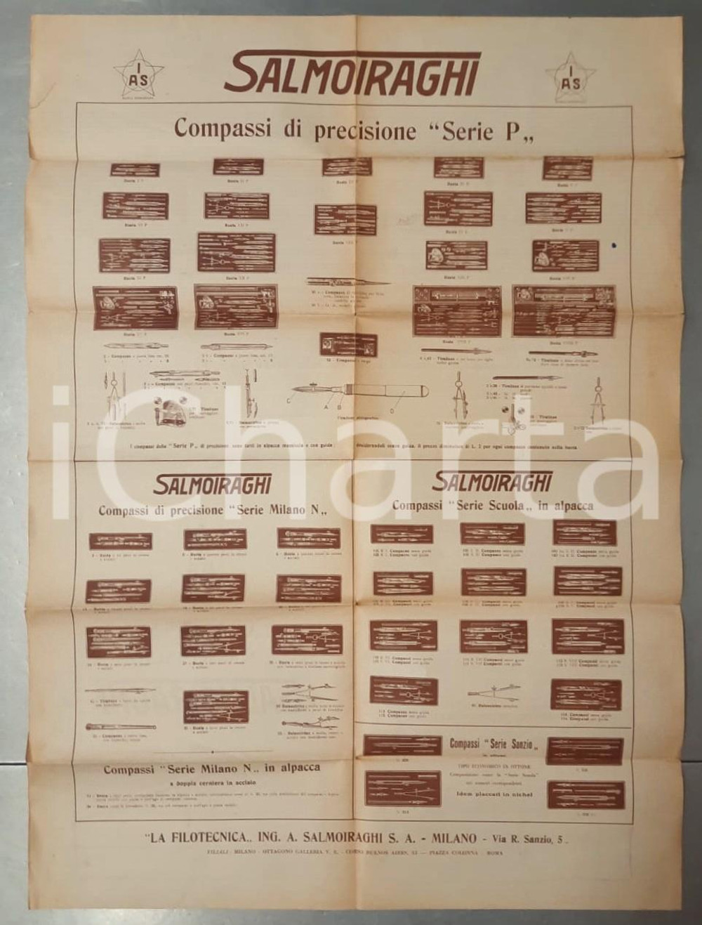 1940 ca AUTARCHIA MILANO Filotecnica SALMOIRAGHI Compassi *Pieghevole ILLUSTRATO Pieghevole pubblicitario, originale d'epoca, illustrato, che riporta gli slogan autarchici dell'epoca. CONDIZIONI:FAIR/discreto piegature d'epoca; piccoli strappi marginaliFORMATO: 50x70 cm (aperto) originale e autentica 1