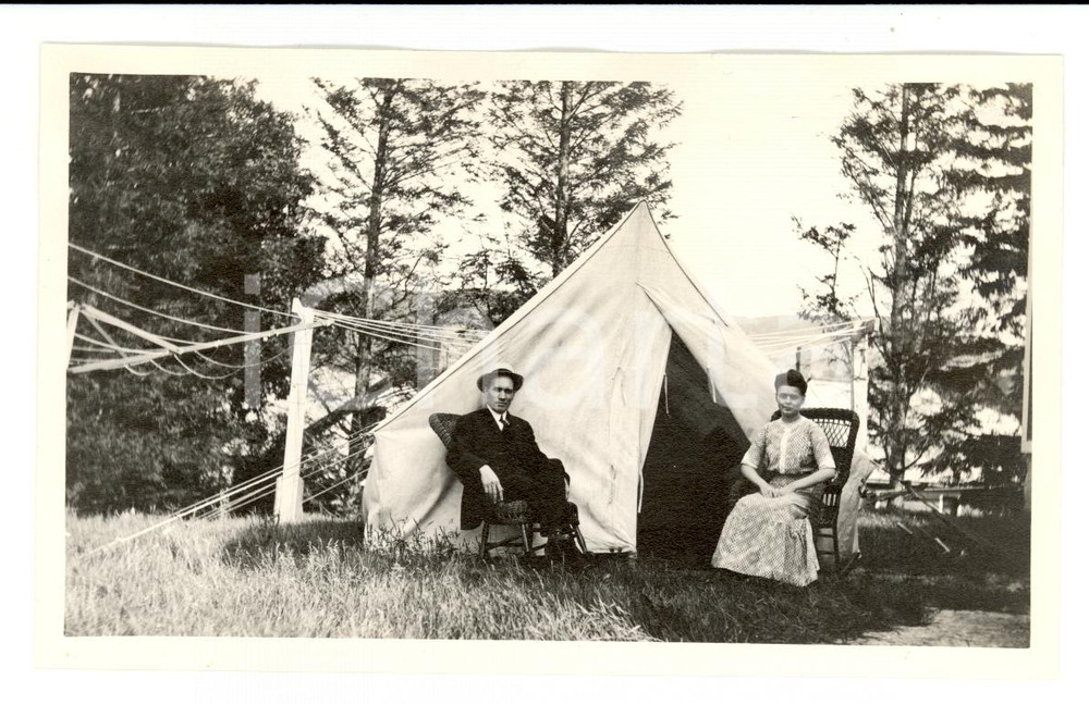 Fotografia d epoca originale 1912 ADAMS MA, USA BETTS family painting in the garden Photo 1