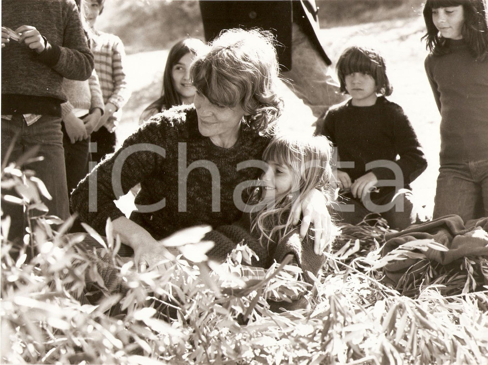 Fotografia d epoca originale 1977 QU ESTCE QUE TU VEUX JULIE? Arlette BONNARD con bambini Foto di scena 1