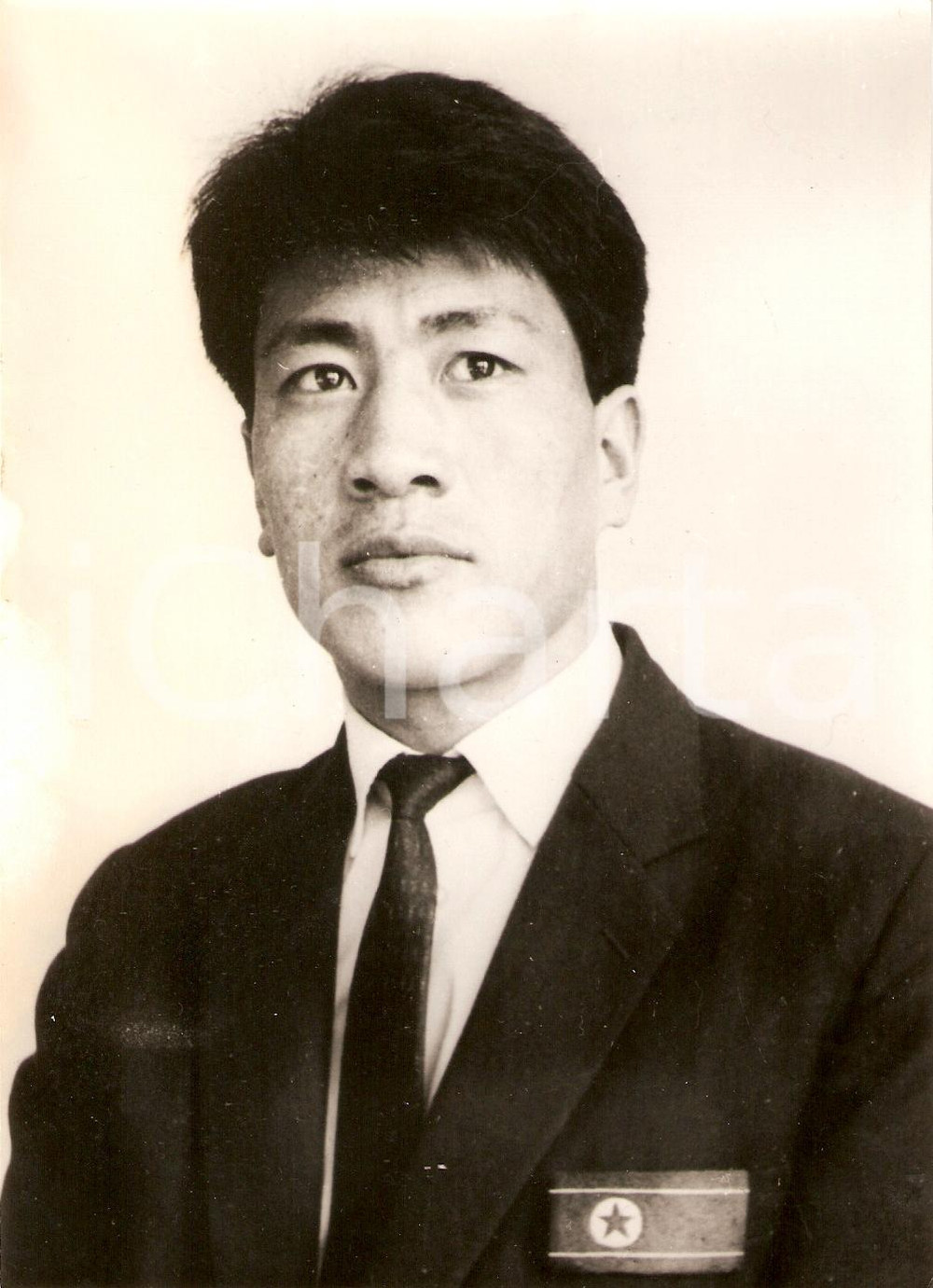 Fotografia d epoca originale 1968 COREA DEL NORD Nazionale calcio Ritratto Im SUNG HWI mediano sinistro FOTO 1