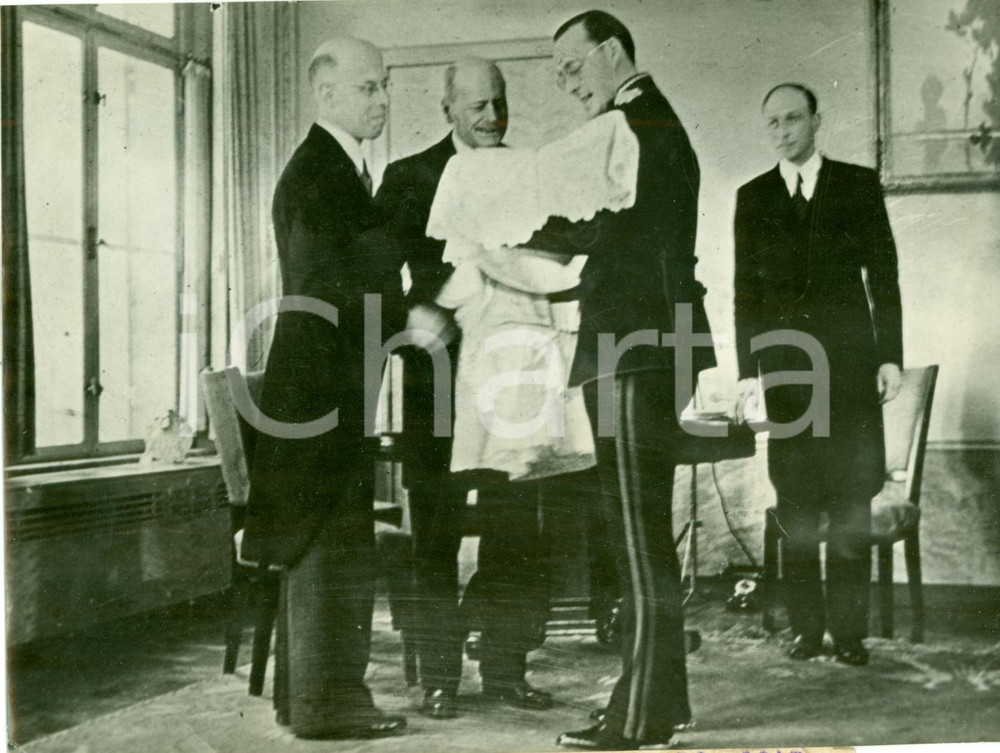 Fotografia d epoca originale 1947 BAARN Bernhard VAN LIPPEBISTERFELD mostra piccola figlia Maryke FOTO 1