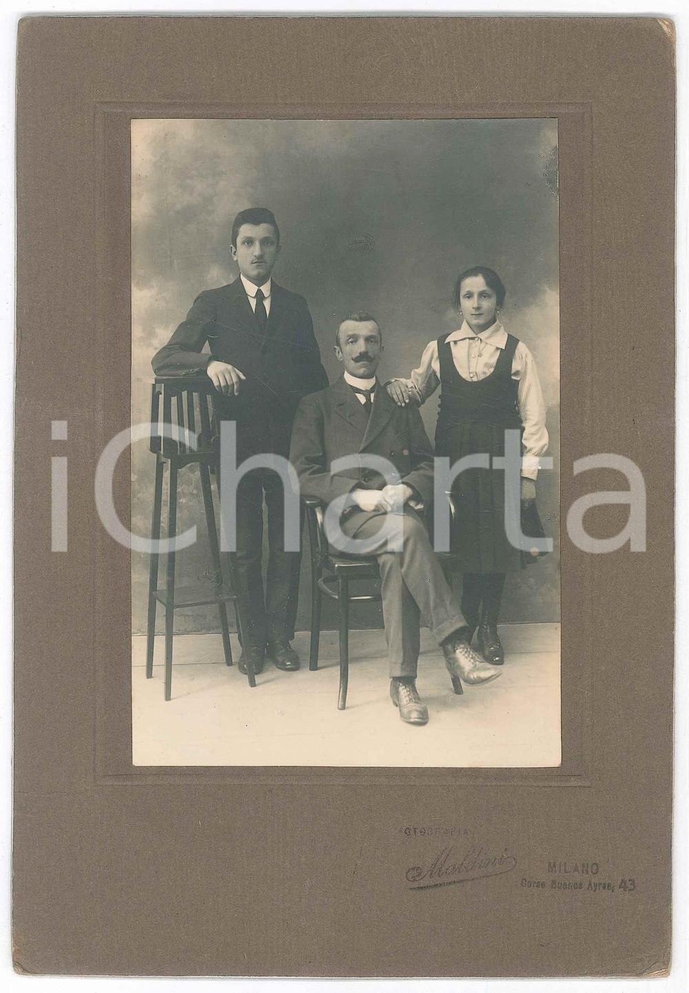 Fotografia d epoca originale 1925 ca MILANO Ritratto di famiglia  Fotografia MALDINI 14x21 cm 1