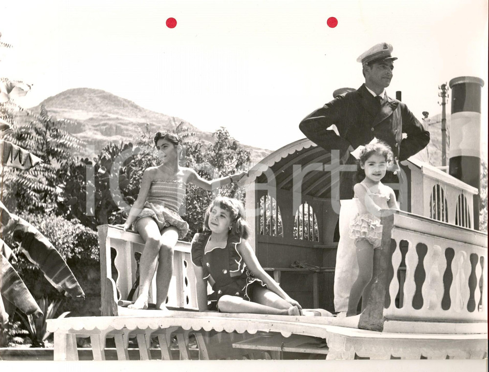 Fotografia d epoca originale 1960 ca PALERMO MODA ESTIVA Bambine in posa con marinaio Foto URSO 1