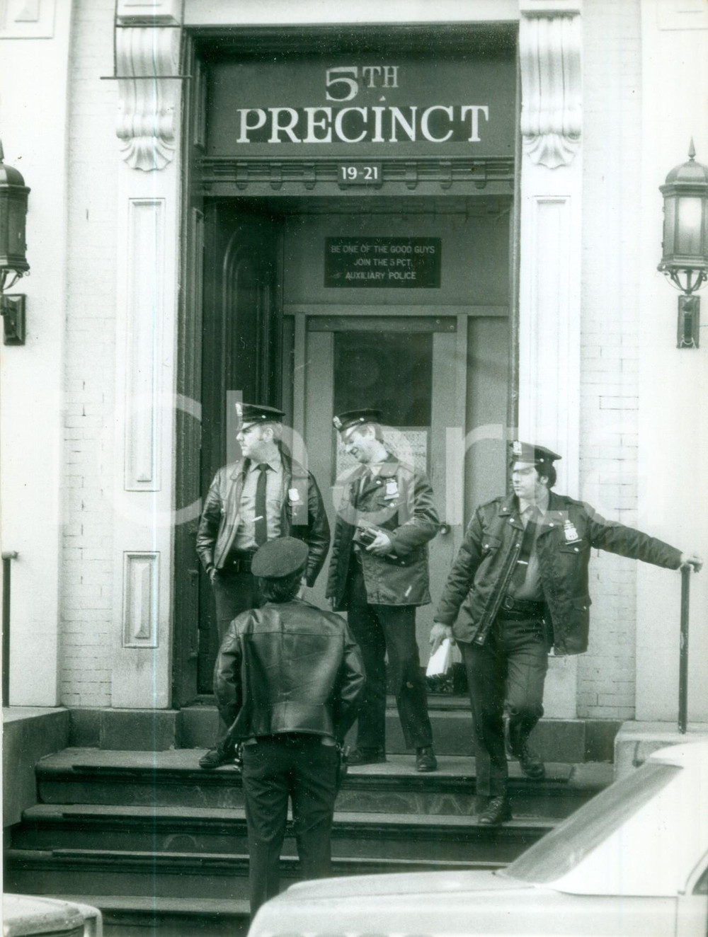 Fotografia d epoca originale 1980 NEW YORK Policemen at 5th Precinct Auxiliary Police Station in MANHATTAN 4 1