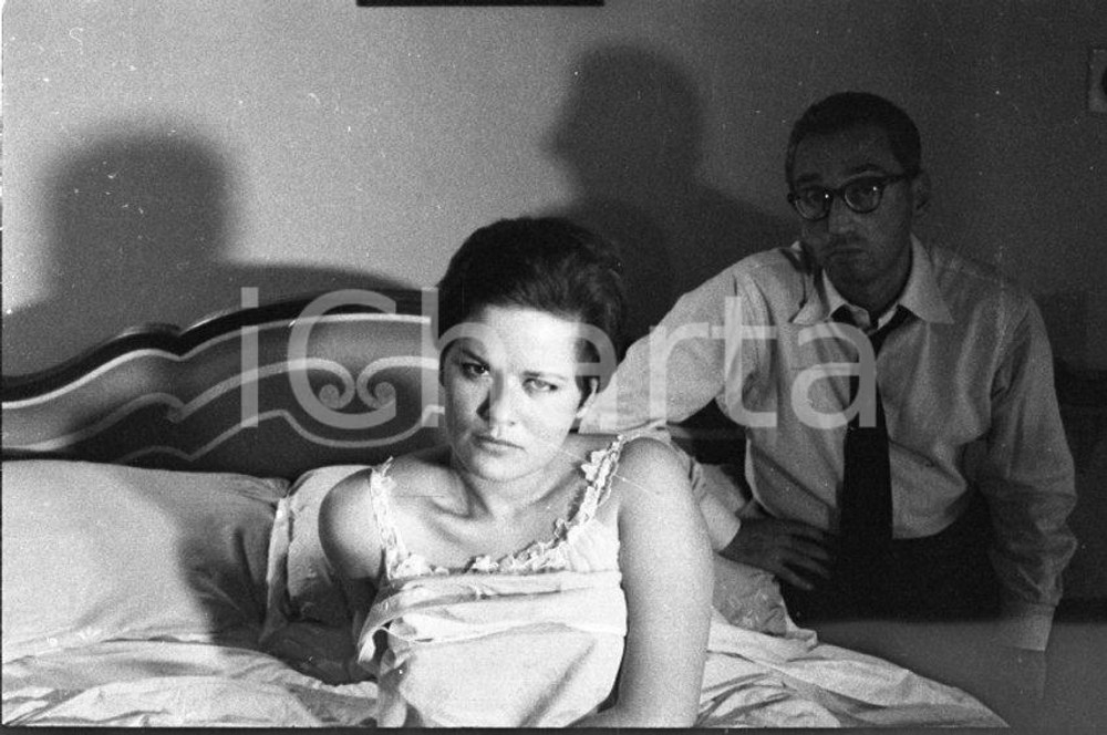 1963 Hanna RASMUSSEN Virgilio SABEL In Italia si chiama amore NEGATIVO ORIGINALE Scatto di set dal film.Negativo originale d'epoca in bianco e nero su pellicola.Autore: Sandro Borni  E' SEVERAMENTE VIETATA LA RIPRODUZIONE.TUTTI I DIRITTI SONO RISERVATI.ICharta mette in vendita, sul negozio eBay e in esclusiva sul sito "icharta" il proprio archivio composto da numerose diapositive e negativi fotografici d'epoca, tutti originali e autentici.Si tratta di uno sguardo inedito sull'attualità, la politica, la vita quotidiana, il gossip e la cultura, che fotografa il cambiamento della nazione (e non solo) tra il 1890 ed il 1990 circa. Un'occasione unica per il mercato del collezionismo, che vede finalmente disponibile un archivio eccezionale per vastità, tematiche e condizioni, in un settore (il negativo fotografico e la diapositiva) di assoluta novità e dalle interessanti prospettive di investimento. CONDIZIONI:FAIR/discretoFORMATO: 35mm originale e autentica 1