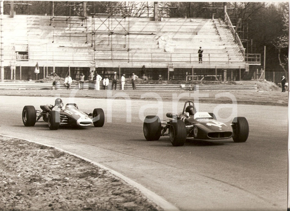 Fotografia d epoca originale 1971 AUTOMOBILISMO Gara durante la costruzione degli spalti Foto 1