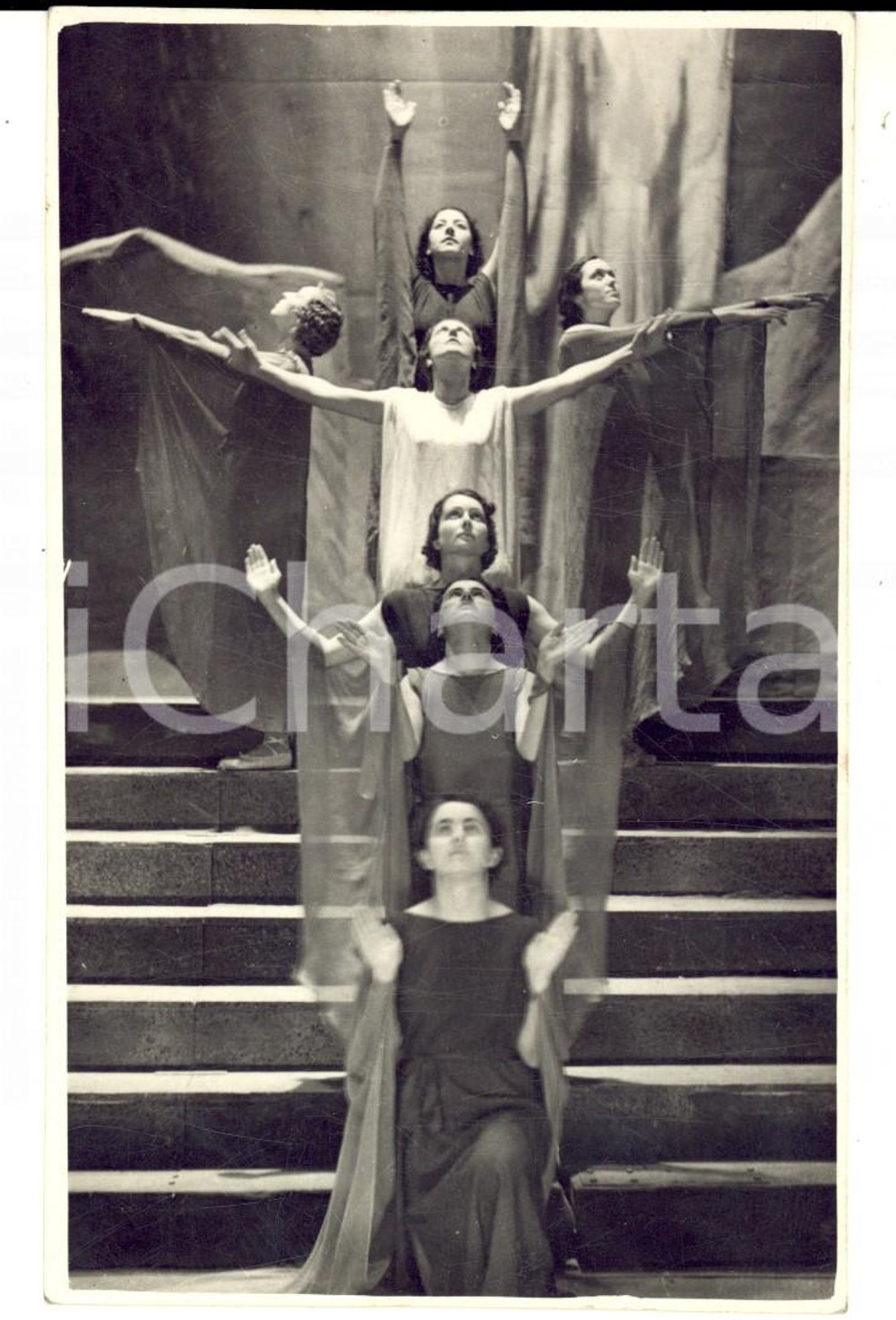 Fotografia d epoca originale 1940 ca MILANO DANZA Coreografia di Tusnelda RISSO sulla scala Foto 9x13 cm 1