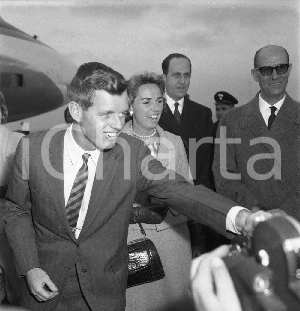Fotografia d epoca originale 1962 ROMA Fiumicino Robert KENNEDY con Ethel NEGATIVO ORIGINALE 2 1