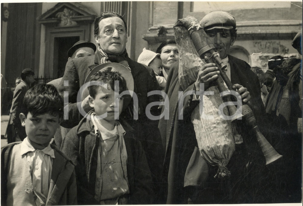Fotografia d epoca originale 1954 CINEMA L oro di Napoli DE SICA  TOTO  tra i bambini Foto DANNEGGIATA 1