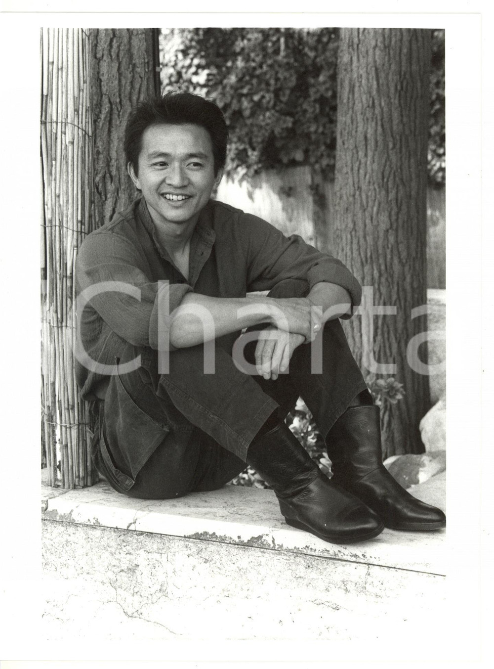 1985 ca CINEMA Ritratto dell'attore Dennis DUN *Fotografia VINTAGE 18x24 Fotografia di agenzia. CONDIZIONI: GFORMATO: 18x24 cm  originale e autentica 1