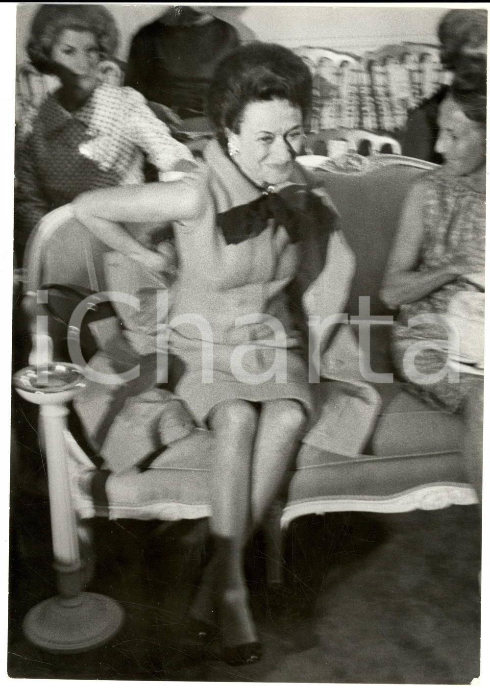 Fotografia d epoca originale 1963 PARIS Wallis SIMPSON alla presentazione della collezione DIOR Foto 2 1
