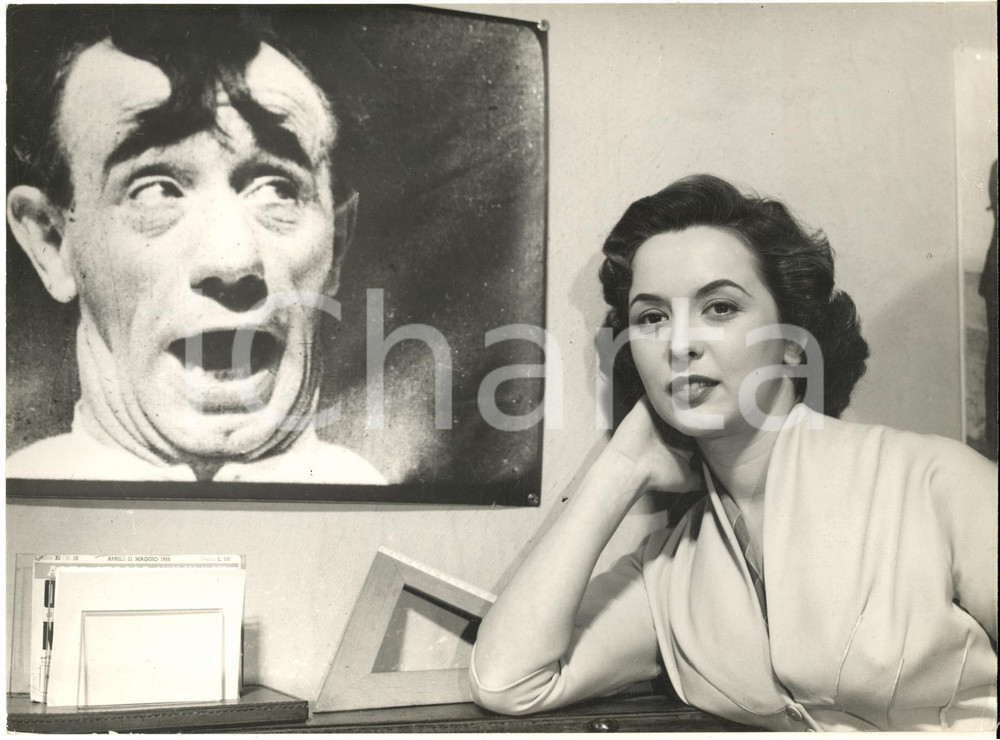 Fotografia d epoca originale 1956 CINEMA Per le vie della città  Marisa BORRONI con il ritratto di Polidor 1