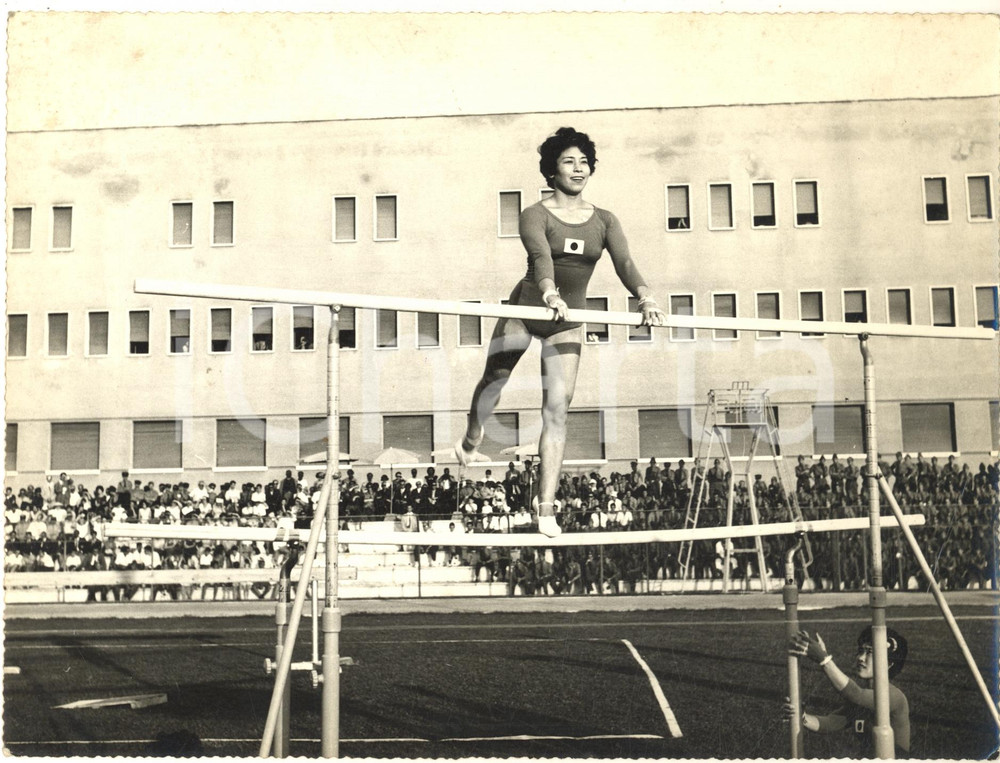 Fotografia d epoca originale 1960 ROME Summer OLYMPICS  JAPAN Gymnastics Women  Uneven bars  Photo 24x18 1