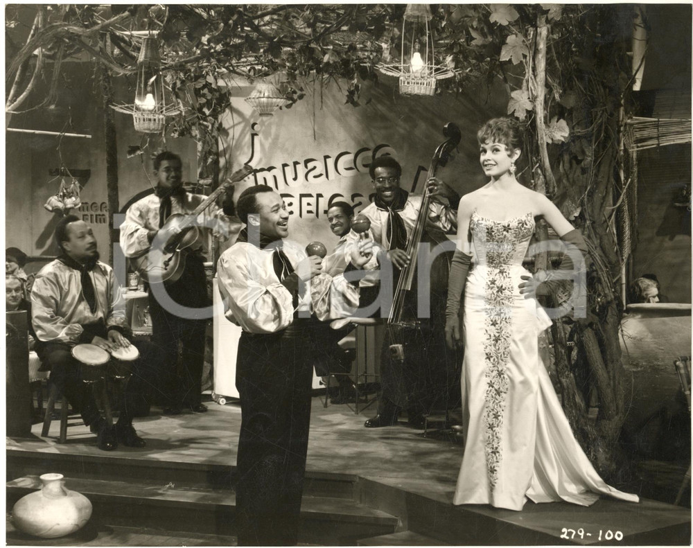 Fotografia d epoca originale 1955 CINEMA Film Doctor at sea  Brigitte BARDOT con orchestrina  Foto 24x18 1