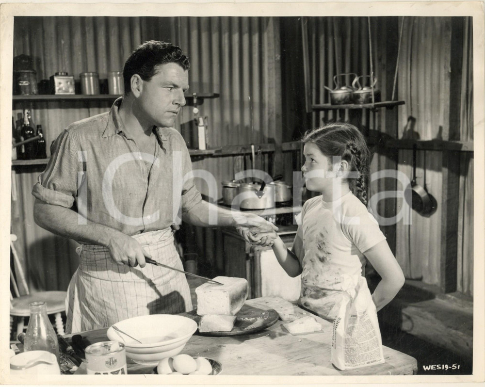 Fotografia d epoca originale 1955 CINEMA Film Raising a riot  Kenneth MORE Mandy MILLER Foto 26x21 1