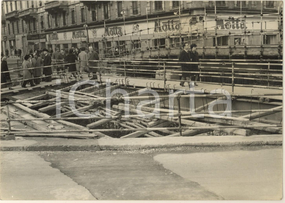 Fotografia d epoca originale 1964 MILANO Cantiere metropolitana M1  Foto 18x13 cm Pubblicità MOTTA 1