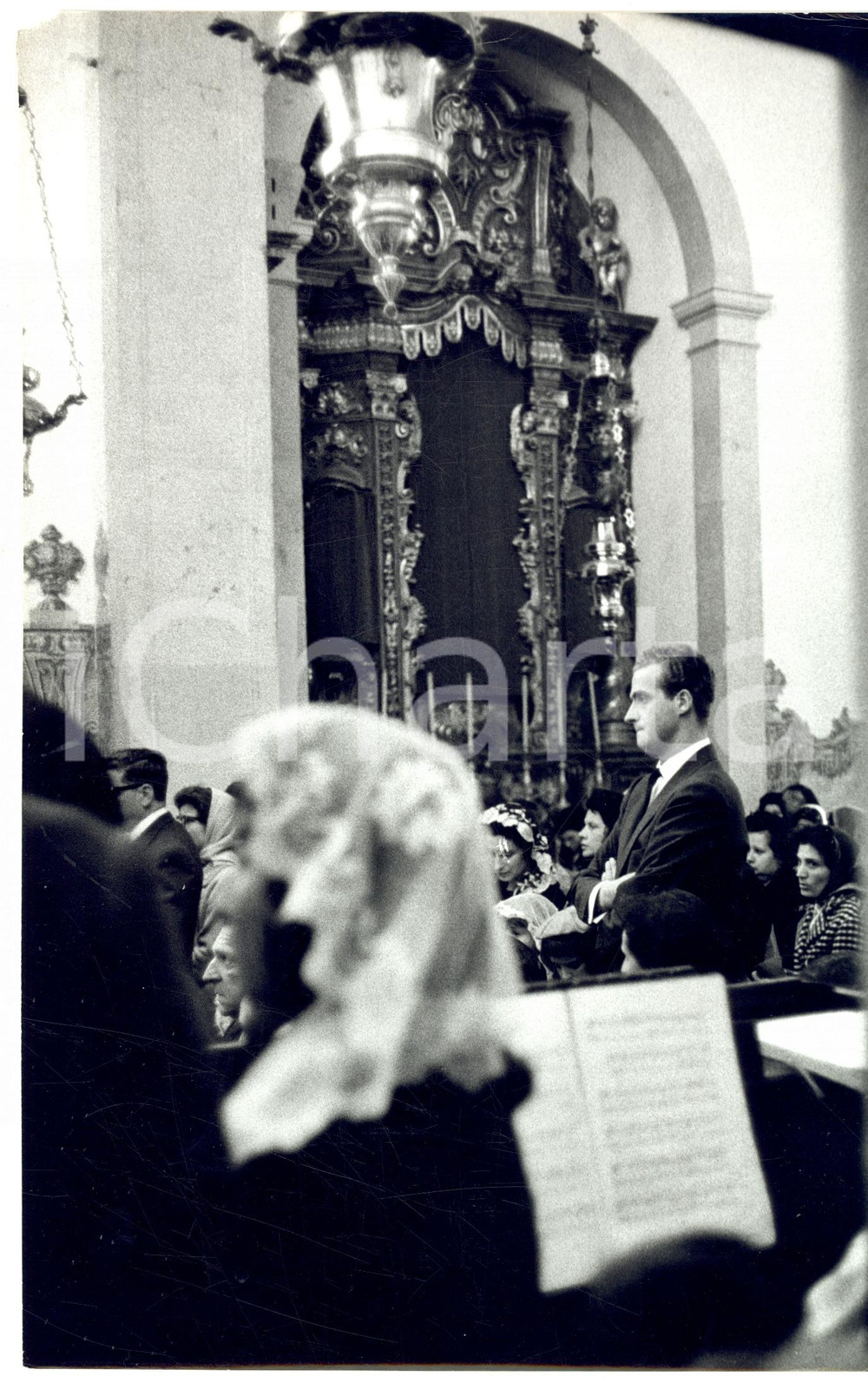 Fotografia d epoca originale 1960 ca Giovane Juan Carlos di SPAGNA assiste a un funerale Foto 2 1