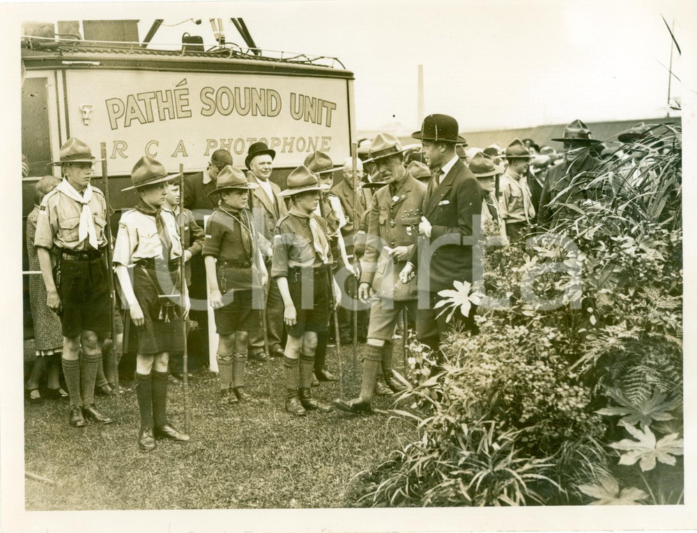 Fotografia d epoca originale 1932 LEICESTER UK Edward Prince of WALES inspecting 13th Boy Scouts PHOTO 1