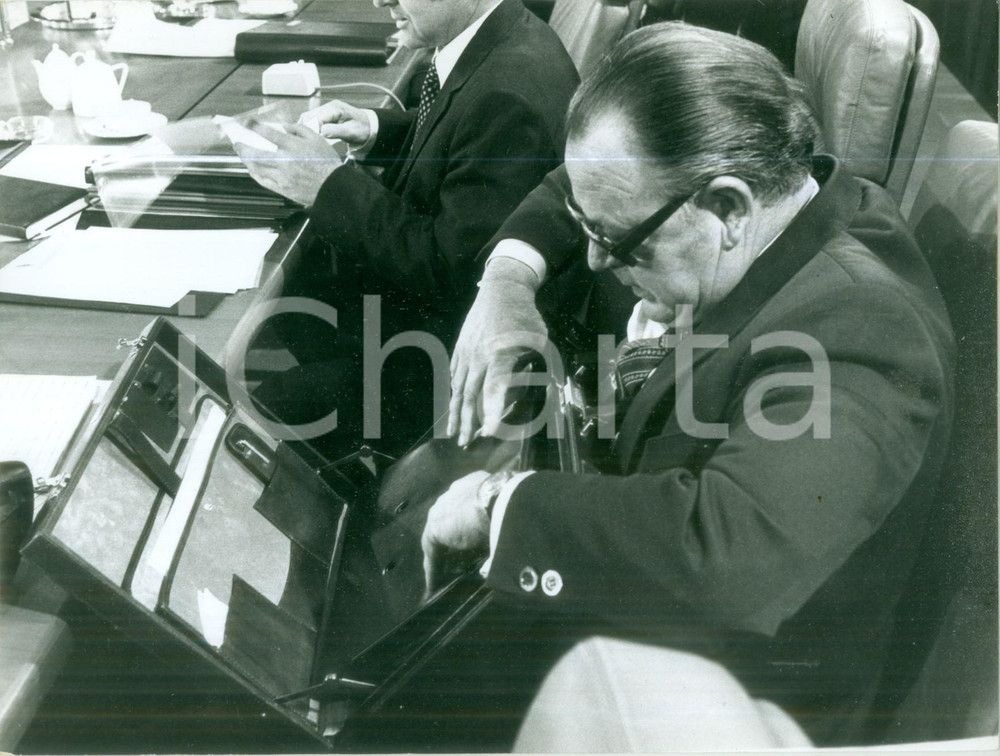 Fotografia d epoca originale 1978 BONN HansJürgen WISCHNEWSKI prepara la ventiquattore Fotografia 4 1
