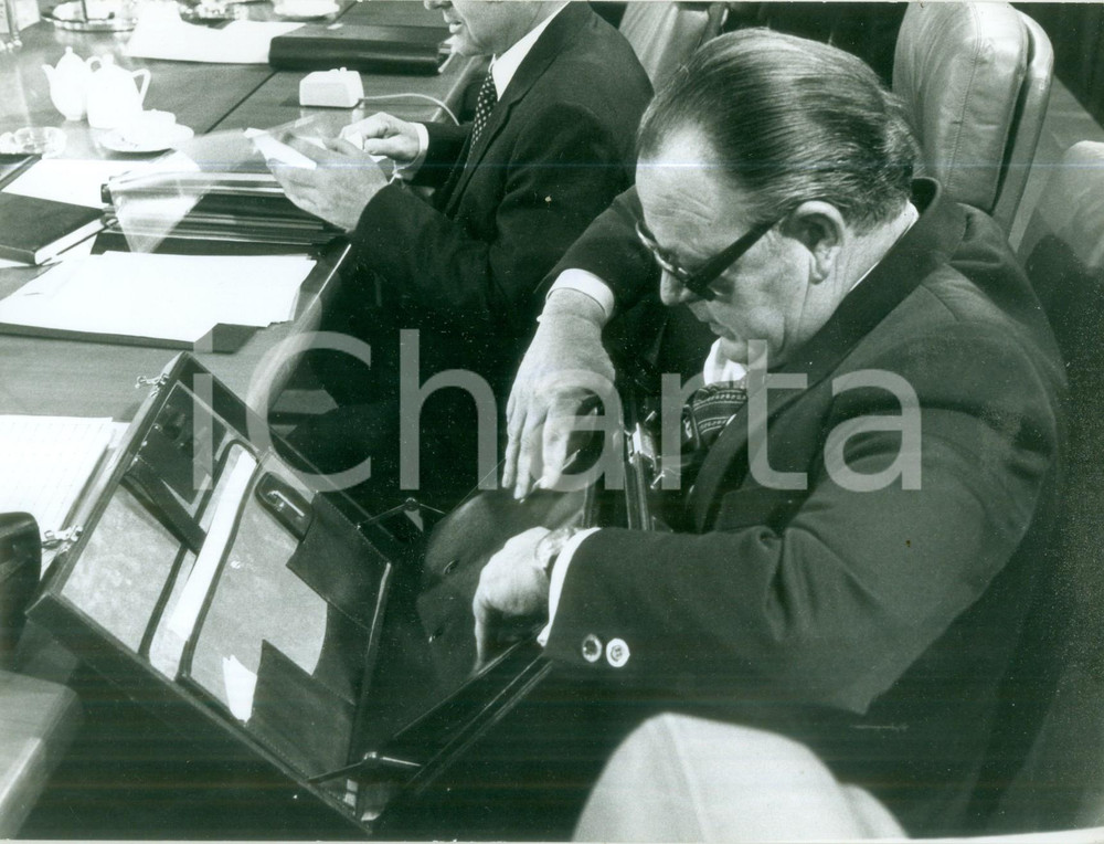 Fotografia d epoca originale 1978 BONN HansJürgen WISCHNEWSKI prepara la ventiquattore Fotografia 3 1