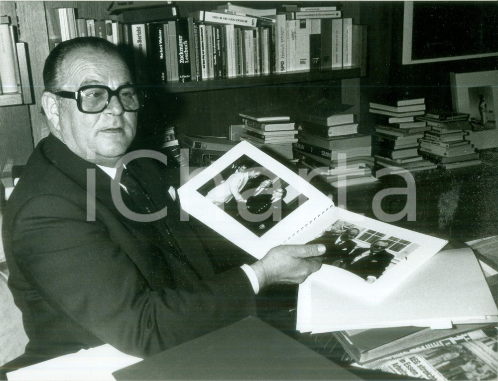 Fotografia d epoca originale 1978 BONN HansJürgen WISCHNEWSKI al telefono in ufficio Fotografia 6 1