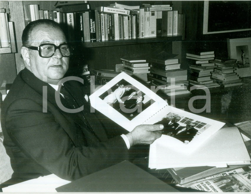 Fotografia d epoca originale 1978 BONN HansJürgen WISCHNEWSKI al telefono in ufficio Fotografia 7 1