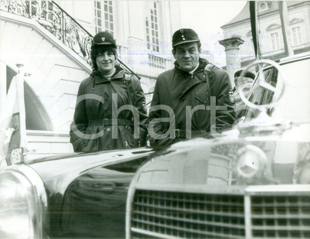 Fotografia d epoca originale 1979 BONN DE DDR Poliziotti di guardia alle limousine Fotografia 2 1