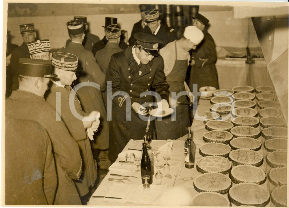 Fotografia d epoca originale 1938 PARIS Bertil di SVEZIA festeggia nomina a caporale 4° Regg. Fanteria 2 1