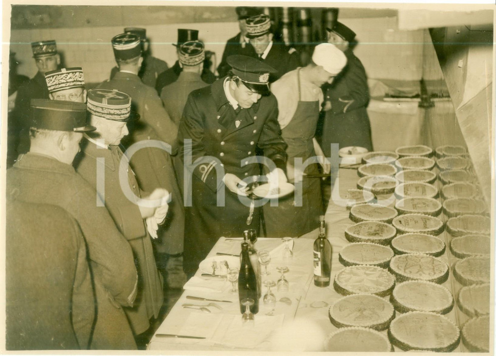 Fotografia d epoca originale 1938 PARIS Bertil di SVEZIA festeggia nomina a caporale 4° Regg. Fanteria 4 1