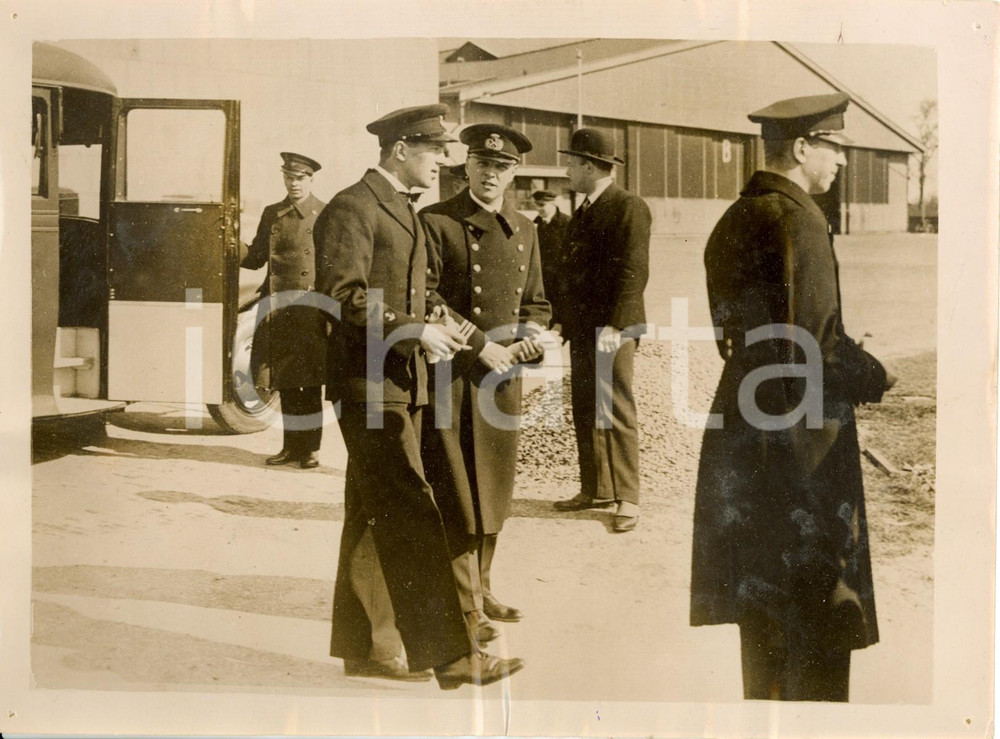 Fotografia d epoca originale 1932 ROTTERDAM Bertil di SVEZIA all aeroporto per visita reali olandesi 1 1