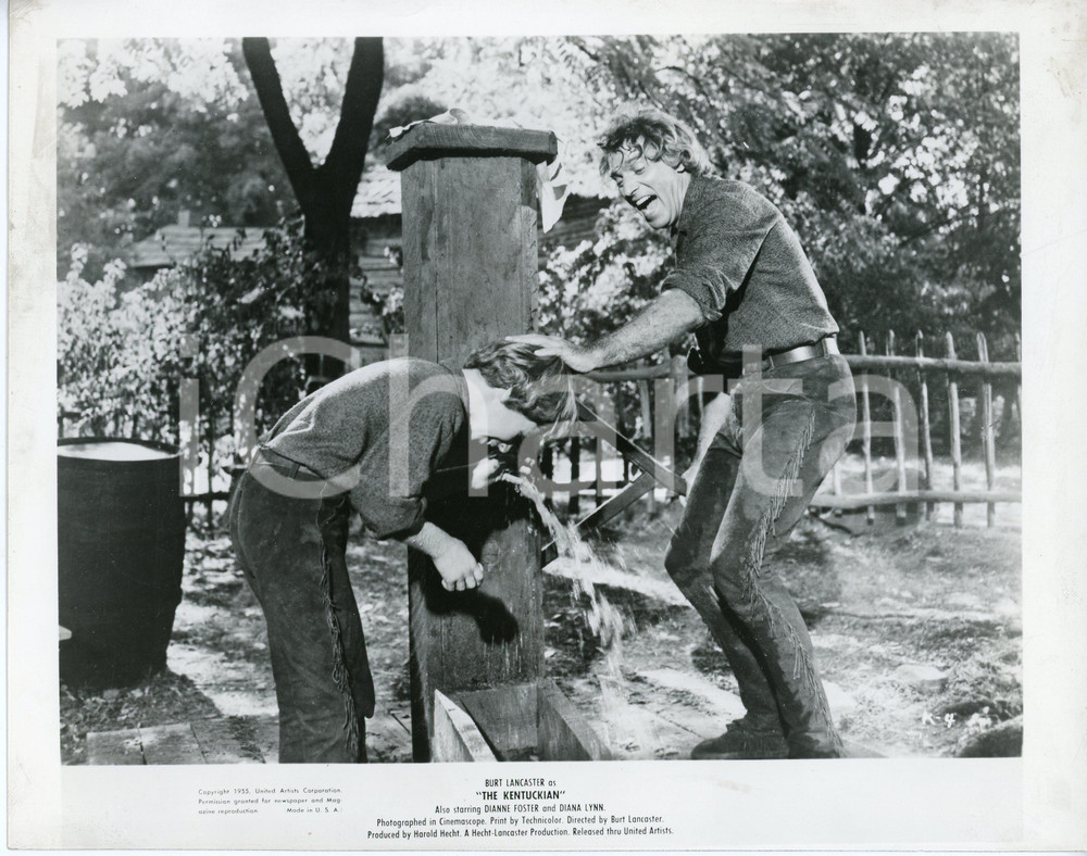 1955 THE KENTUCKIAN Burt LANCASTER Donald MacDONALD Photo 27x21 cm Fotografia d'epoca.  PAGINE: 32CONDIZIONI:FAIR/discreto Aloni e lievi segni di usura agli angoliFORMATO: 27x21 cm originale e autentica 1