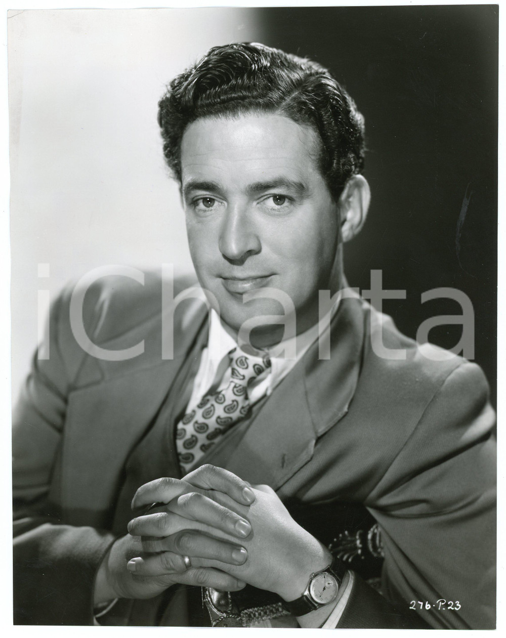 1955 ca CINEMA John GREGSON Ritratto dell'attore - Foto 18x24 cm Fotografia d'epoca.  CONDIZIONI:FAIR/discreto Piegature agli angoli, lieve ondulatura al margine superioreFORMATO:  18x24 cm originale e autentica 1