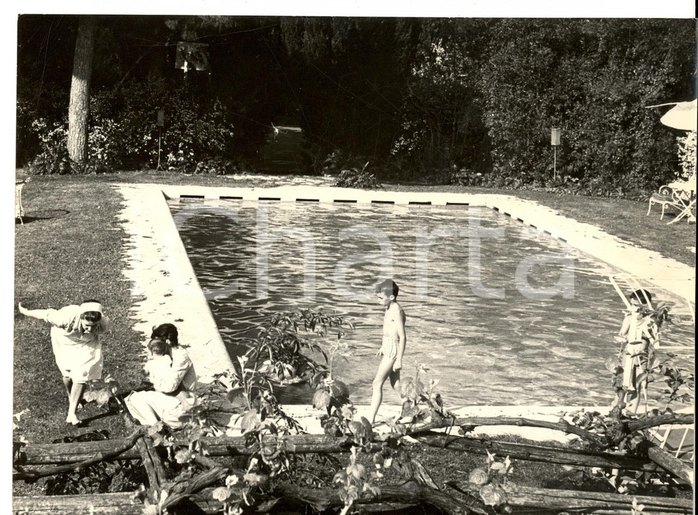 Fotografia d epoca originale 1961 ARGENTARIO Michael e Christopher WILDING nella villa di Liz TAYLOR 1