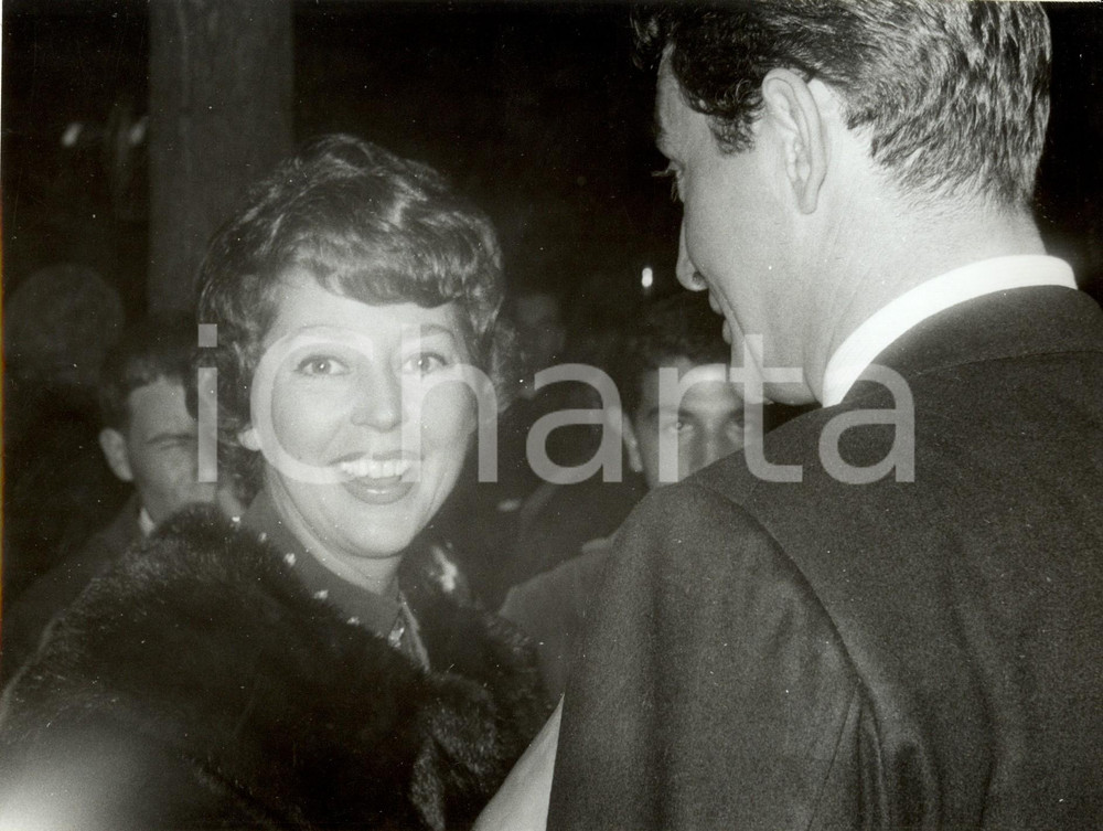 Fotografia d epoca originale 1955 ca PARIS F Attrice Anne VERNON in pelliccia a serata di gala 1