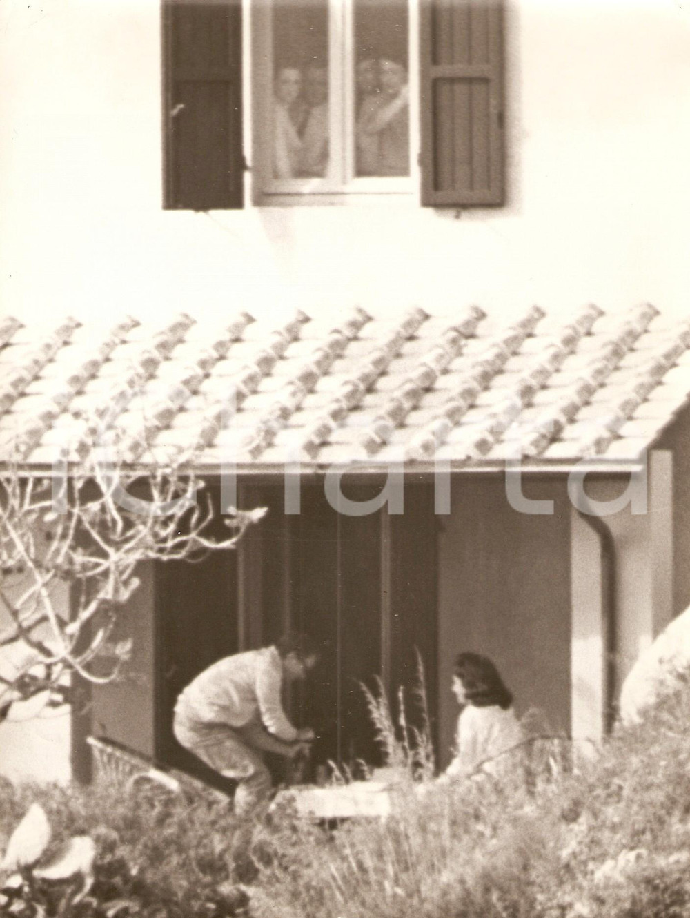 Fotografia d epoca originale 1965 ca CALA PICCOLA Argentario  Liz TAYLOR e Richard BURTON paparazzati 3 1
