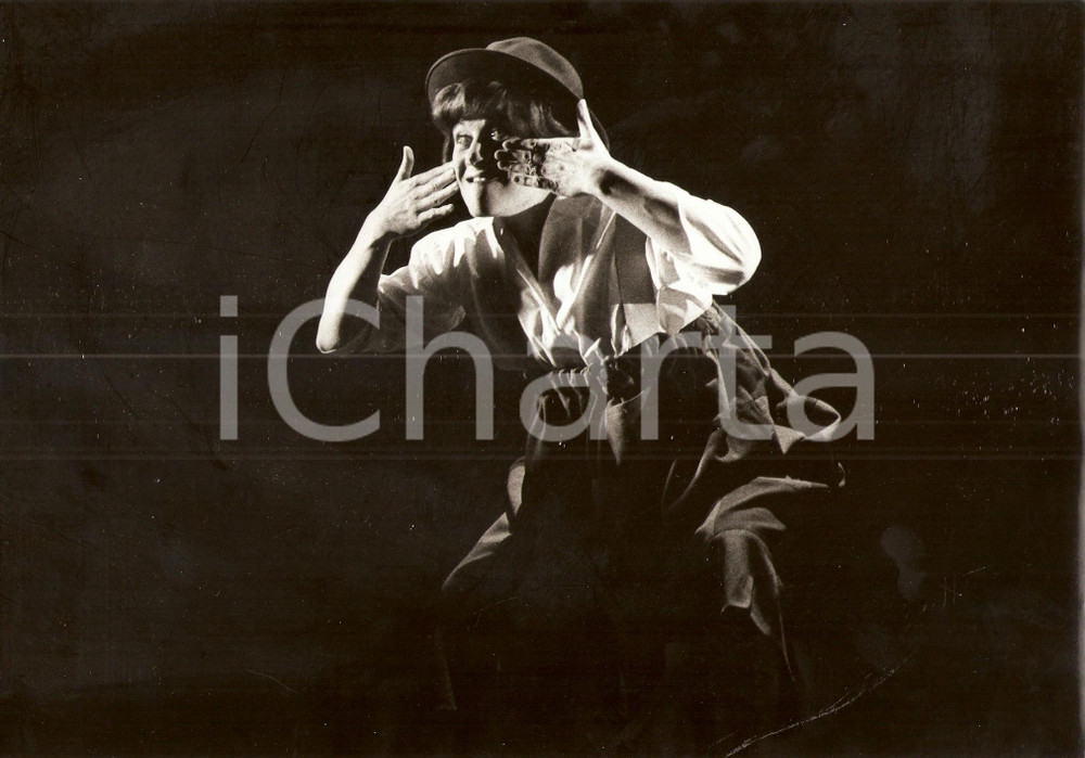 Fotografia d epoca originale 1960 ca TEATRO Cantante Colette RENARD durante un spettacolo Foto 2 1