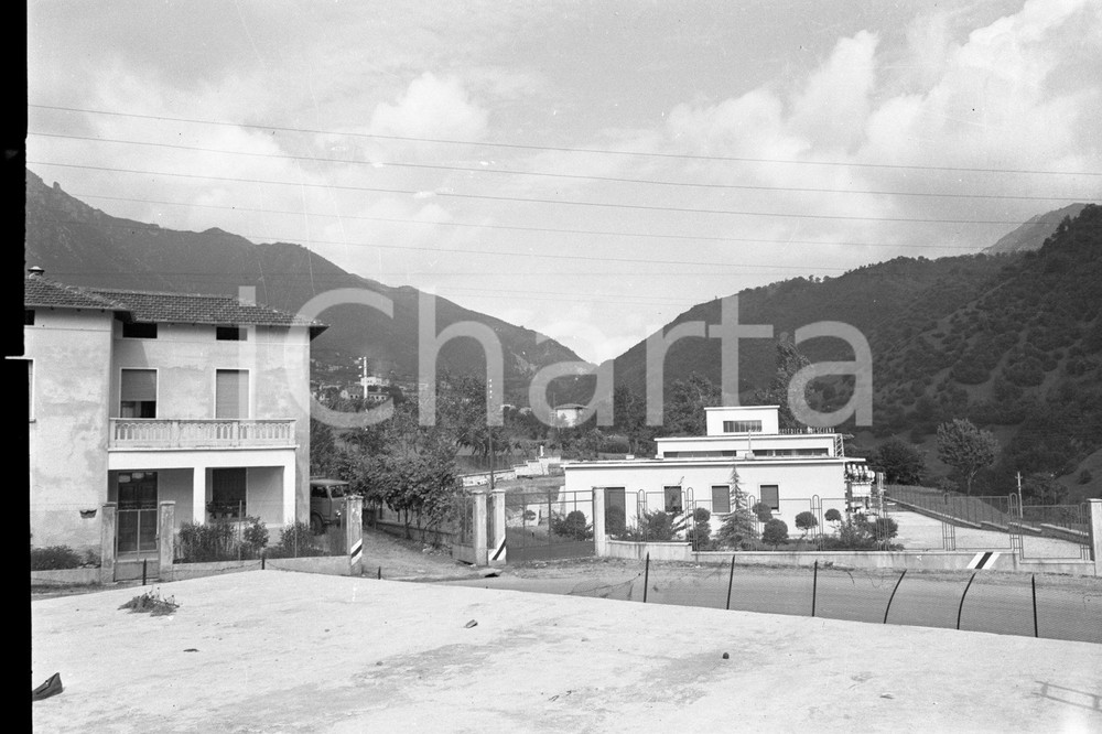 1957 LUMEZZANE Nuova centrale Soc. Elettrica Bresciana NEGATIVO ORIGINALE 2 Negativo originale d'epoca in bianco e nero su pellicola.Per i diritti rivolgersi a ICharta.ICharta mette in vendita, sul negozio eBay e in esclusiva sul sito "icharta" il proprio archivio composto da numerose diapositive e negativi fotografici d'epoca, tutti originali e autentici.Si tratta di uno sguardo inedito sull'attualità, la politica, la vita quotidiana, il gossip e la cultura, che fotografa il cambiamento della nazione (e non solo) tra il 1890 ed il 1990 circa. Un'occasione unica per il mercato del collezionismo, che vede finalmente disponibile un archivio eccezionale per vastità, tematiche e condizioni, in un settore (il negativo fotografico e la diapositiva) di assoluta novità e dalle interessanti prospettive di investimento. CONDIZIONI:FAIR/discretoFORMATO: cm 6 x 6 originale e autentica 1