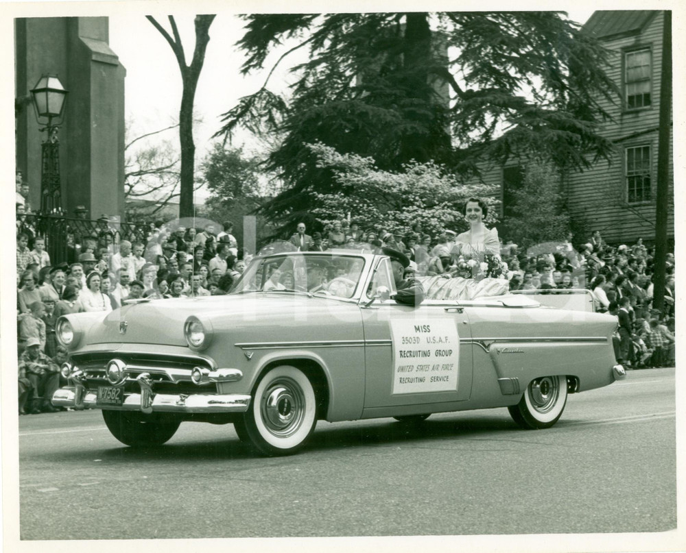 Fotografia d epoca originale 1955 ca NORTH CAROLINA USAF Miss 3503D Recruiting Group FORD CRESTLINE Foto 1