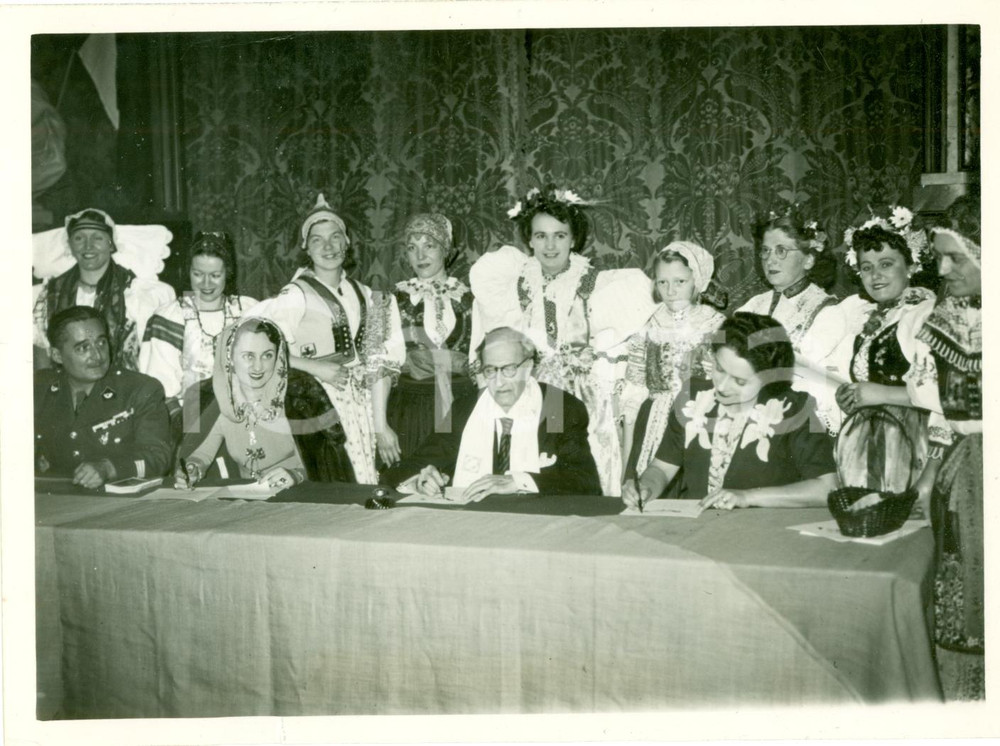 Fotografia d epoca originale 1940 PARIS Direttore orchestra Oscar STRAUSS  Matinée Croce Rossa cecoslovacca 1
