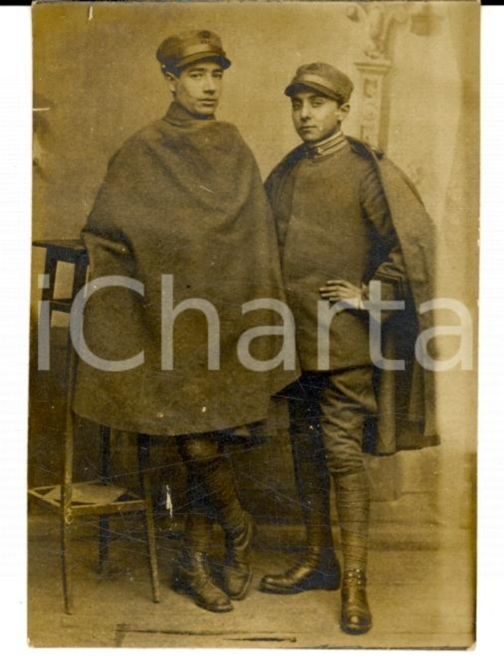 Fotografia d epoca originale 1917 PIACENZA 25° Fanteria BRIGATA BERGAMO Ufficiali con il mantello Foto 6x8 1