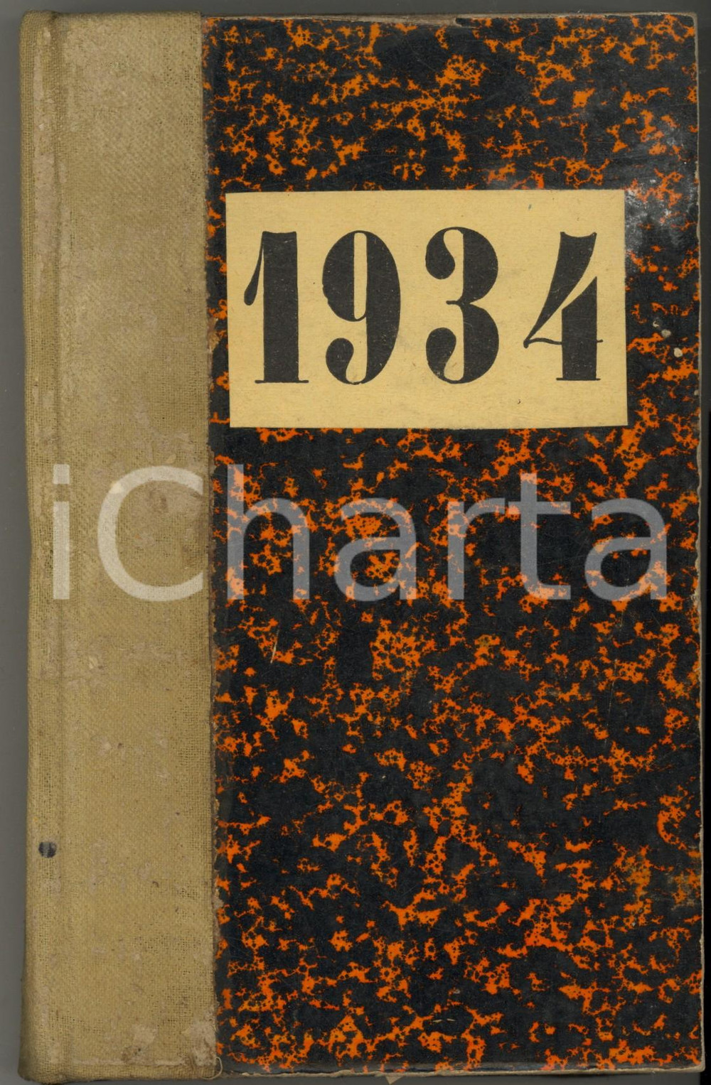 1934 Luigi GREA Diario personale in scrittura cifrata - CURIOSO 350 pp. Curioso diario manoscritto redatto da Luigi Grea (funzionario delle ferrovie e cicloamatore) in una scrittura cifrata che utilizzava con amici e familiari, allo scopo di tutelare la propria vita privata.Il diario, di natura privata, è tenuto in forma giornaliera e contiene, nella parte finale, la contabilità personale.Copertina rigida in cartoncino 3/4 tela.PAGINE: 350 circa CONDIZIONI:FAIR/discreto buone condizioni interne, macchie di umidità in copertina originale e autentica 1