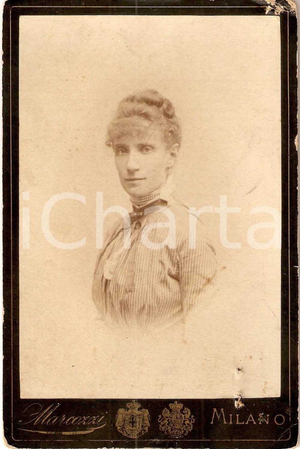 Fotografia d epoca originale 1880 ca MILANO Ritratto di nobildonna con abito a righe Foto Carlo MARCOZZI 2 1