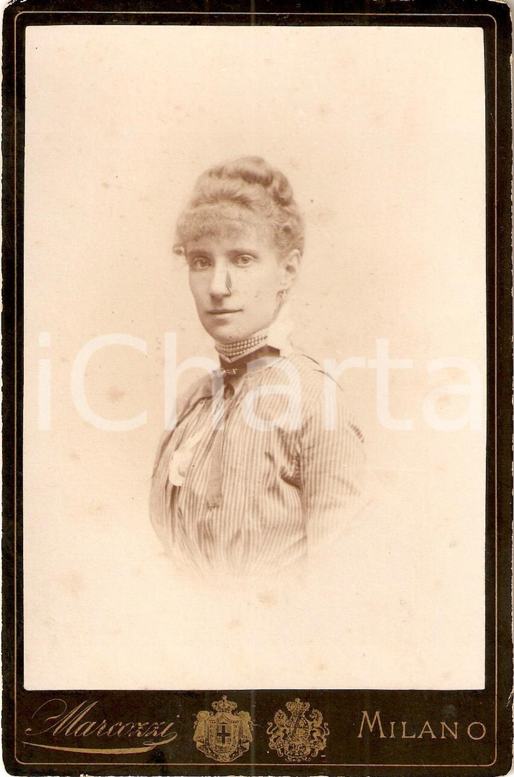 Fotografia d epoca originale 1880 ca MILANO Ritratto di nobildonna con abito a righe Foto Carlo MARCOZZI 4 1