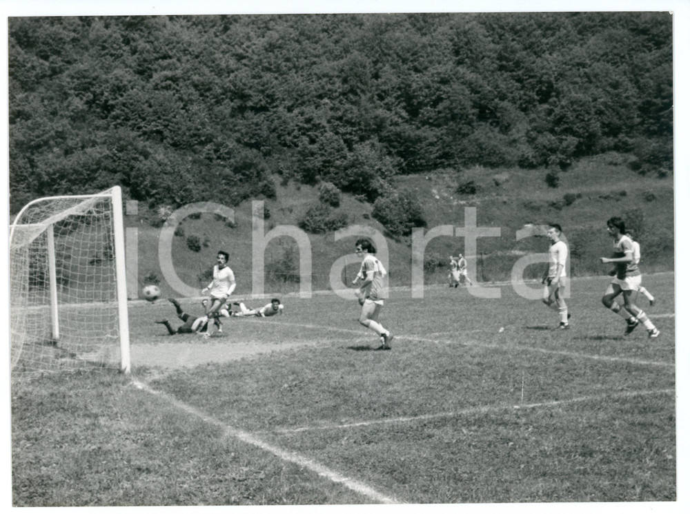 Fotografia d epoca originale 1983 MASONE  CALCIO Calciatori USD MASONE durante la partita  Foto 24x17 cm 1